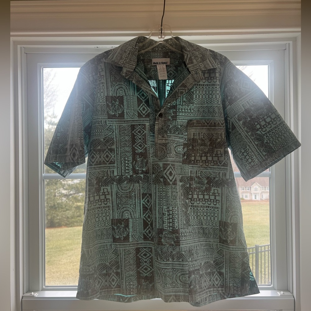 EUC - Vintage Men’s Hawaiian Collared Shirt - Size: S